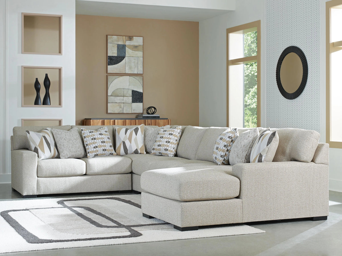 Laurelgrove Sectional with Chaise