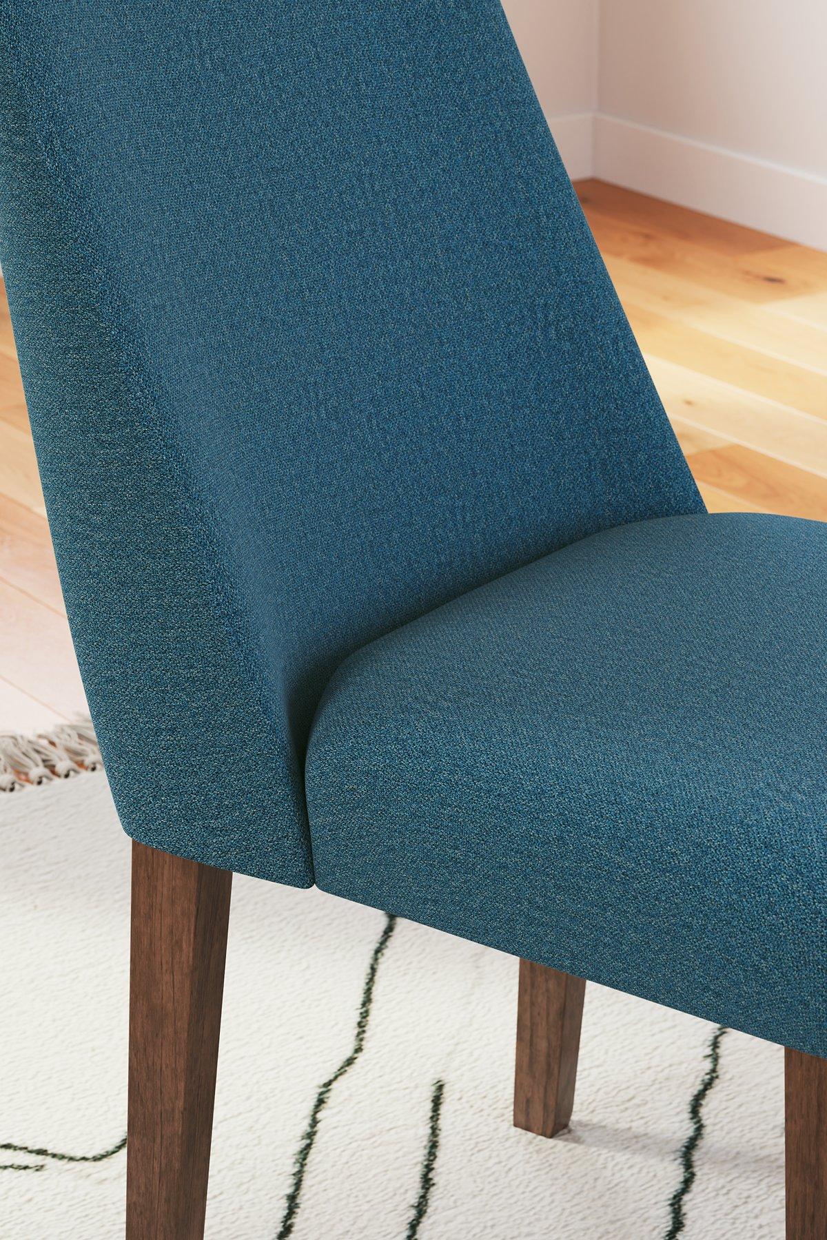 Lyncott Dining Room Set - Furniture World
