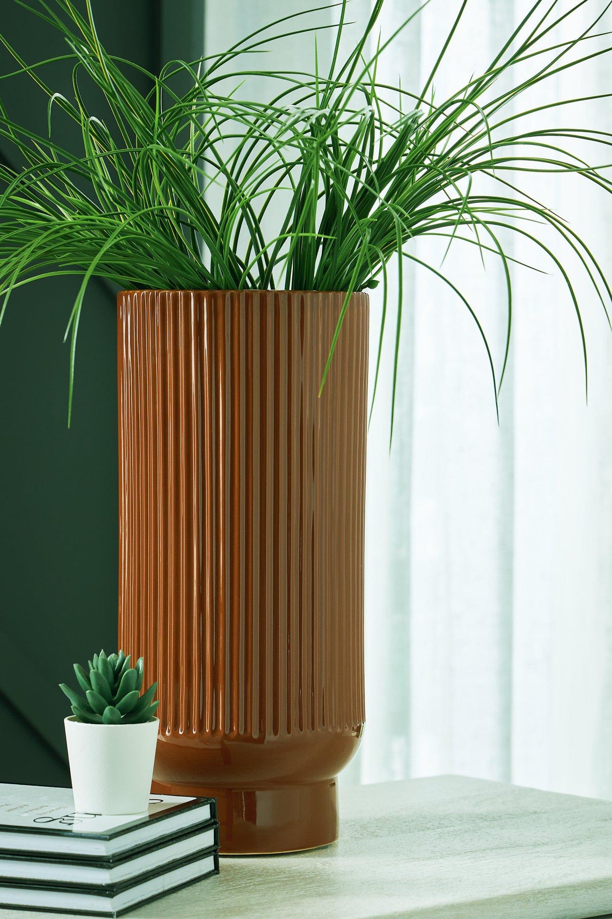 Avalyah Vase - Furniture World