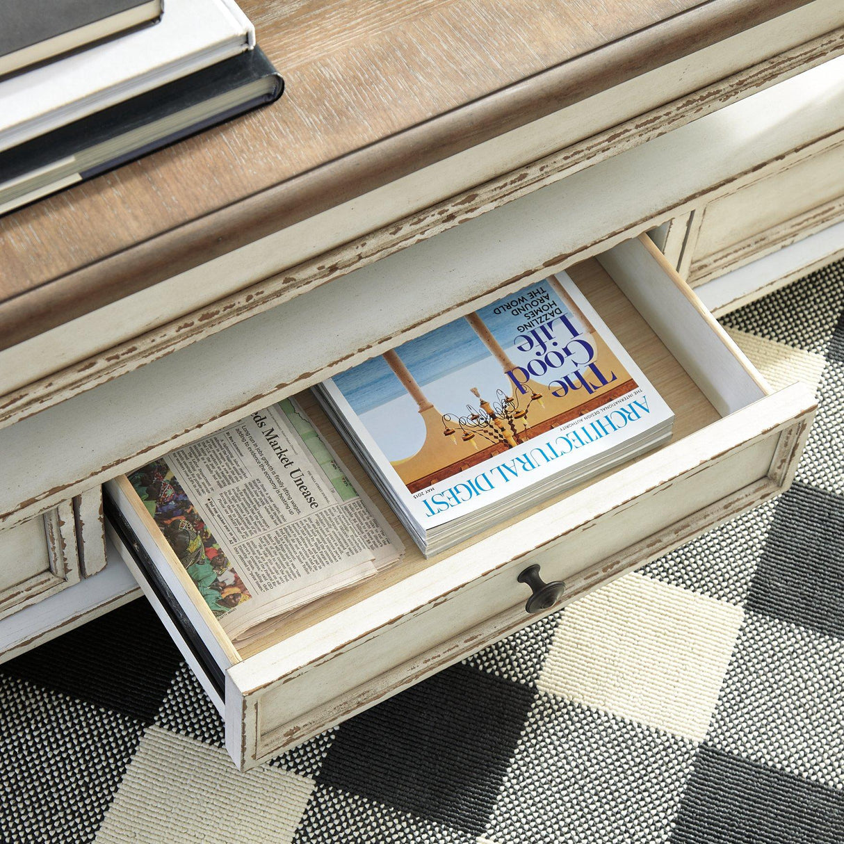 Realyn Table Set - Furniture World