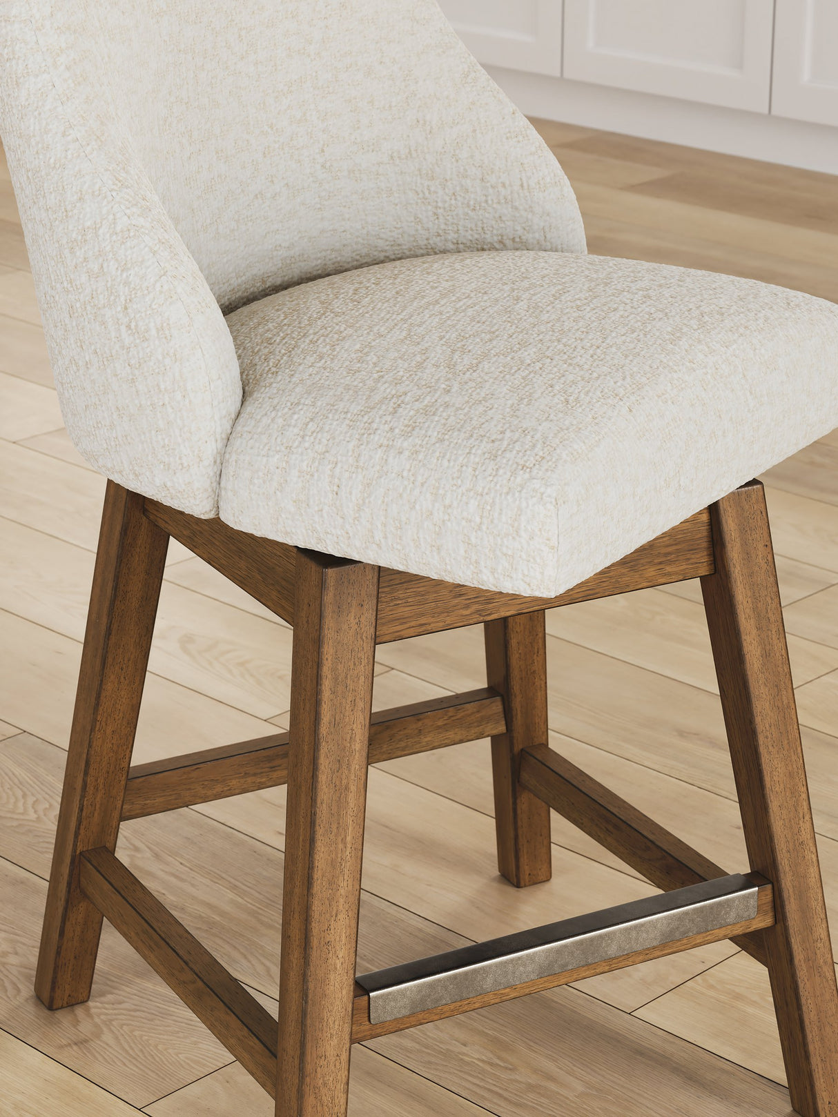 Cabalynn Counter Height Barstool - Furniture World