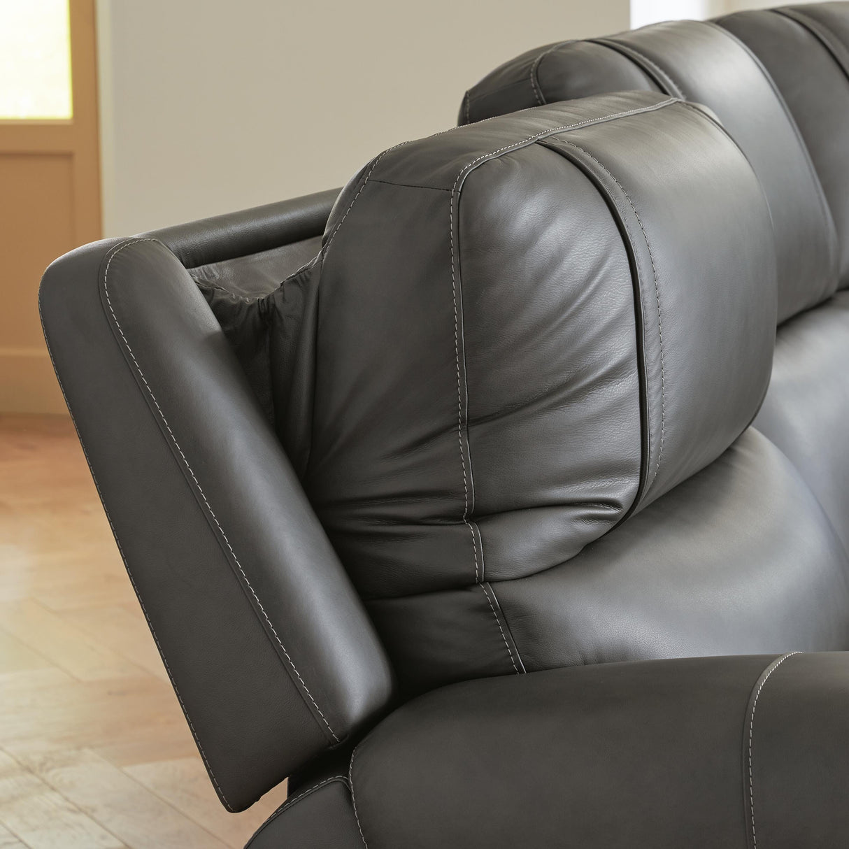 5Z - Pittson Power Reclining Sectional Loveseat - Furniture World