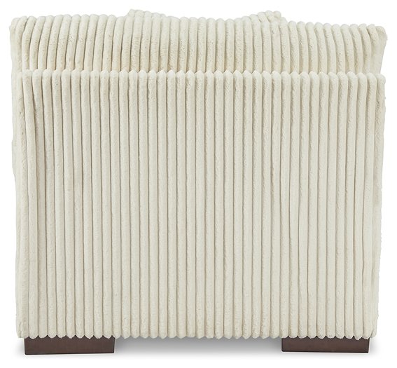 Lindyn Sectional - Furniture World