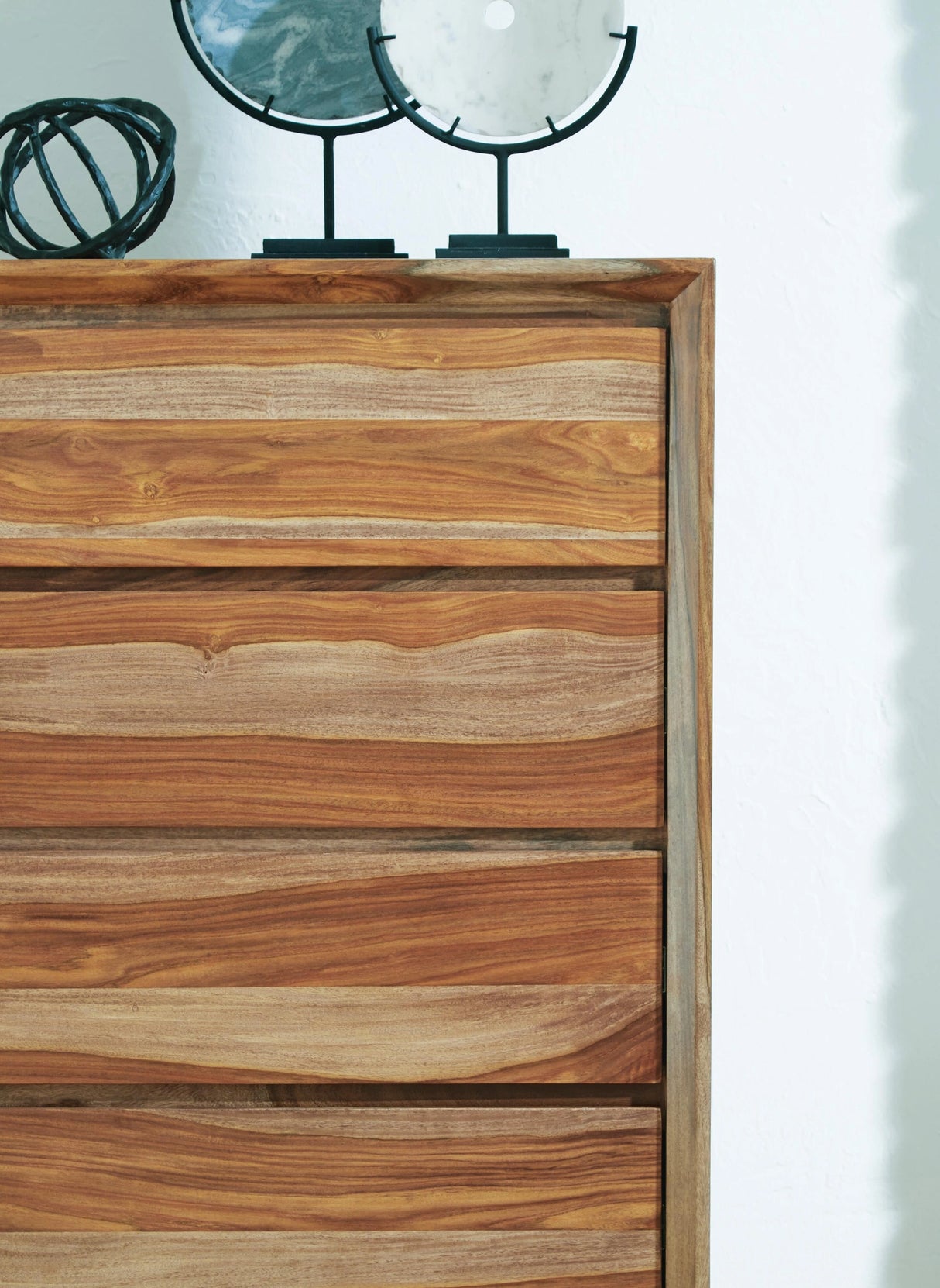 Dressonni Chest of Drawers