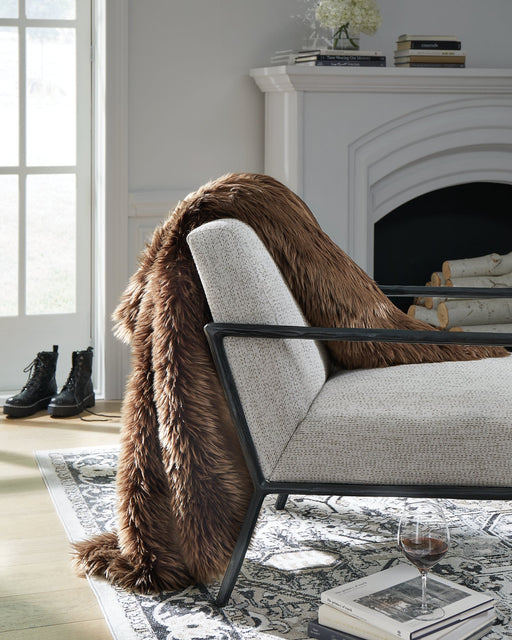 Bellethrone Throw - Furniture World