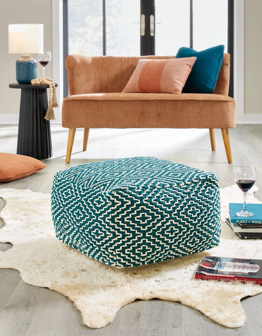 Brynnsen Pouf - Furniture World