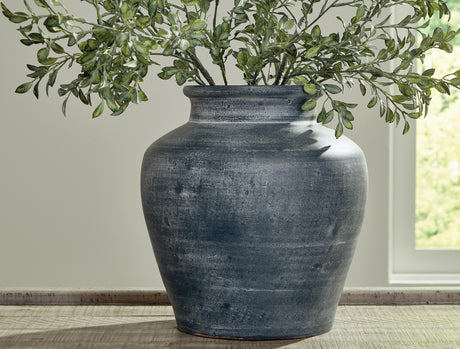 Meadie Vase - Furniture World