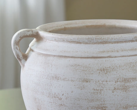 Meadie Vase - Furniture World