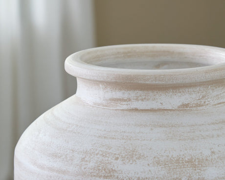Meadie Vase - Furniture World
