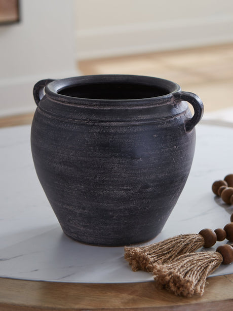 Meadie Vase - Furniture World