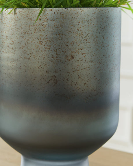 Pennmore Vase - Furniture World