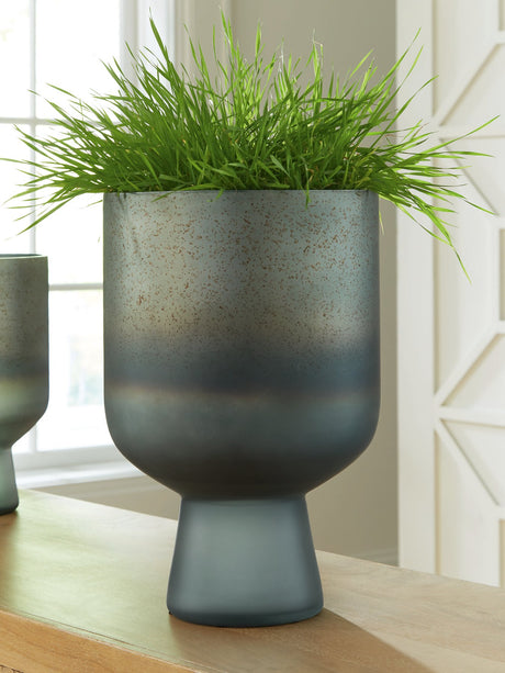 Pennmore Vase - Furniture World