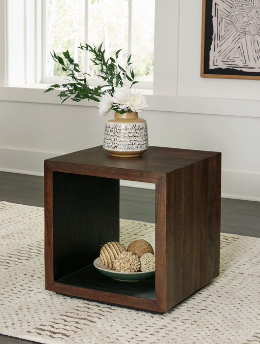 Hensington End Table - Furniture World