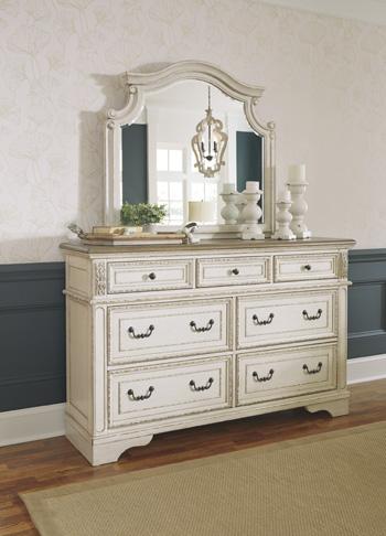 Realyn Bedroom Set - Furniture World