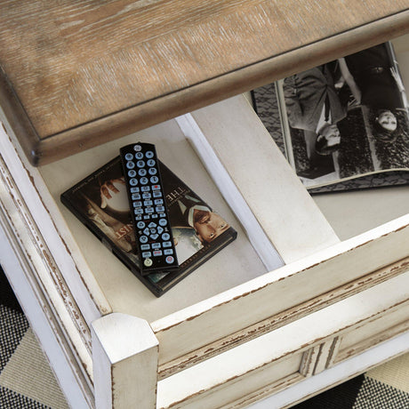 Realyn Table Set - Furniture World