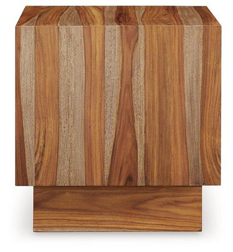 Dressonni End Table - Furniture World