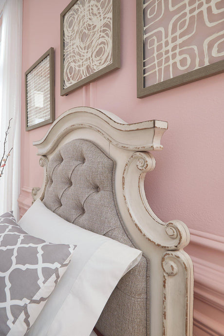 Realyn Upholstered Bed - Furniture World