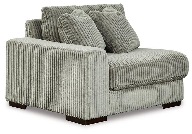 Lindyn Sectional - Furniture World
