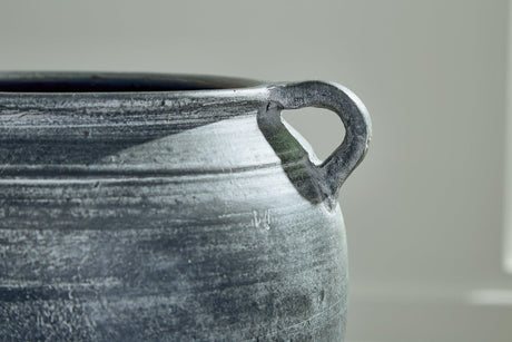 Meadie Vase - Furniture World