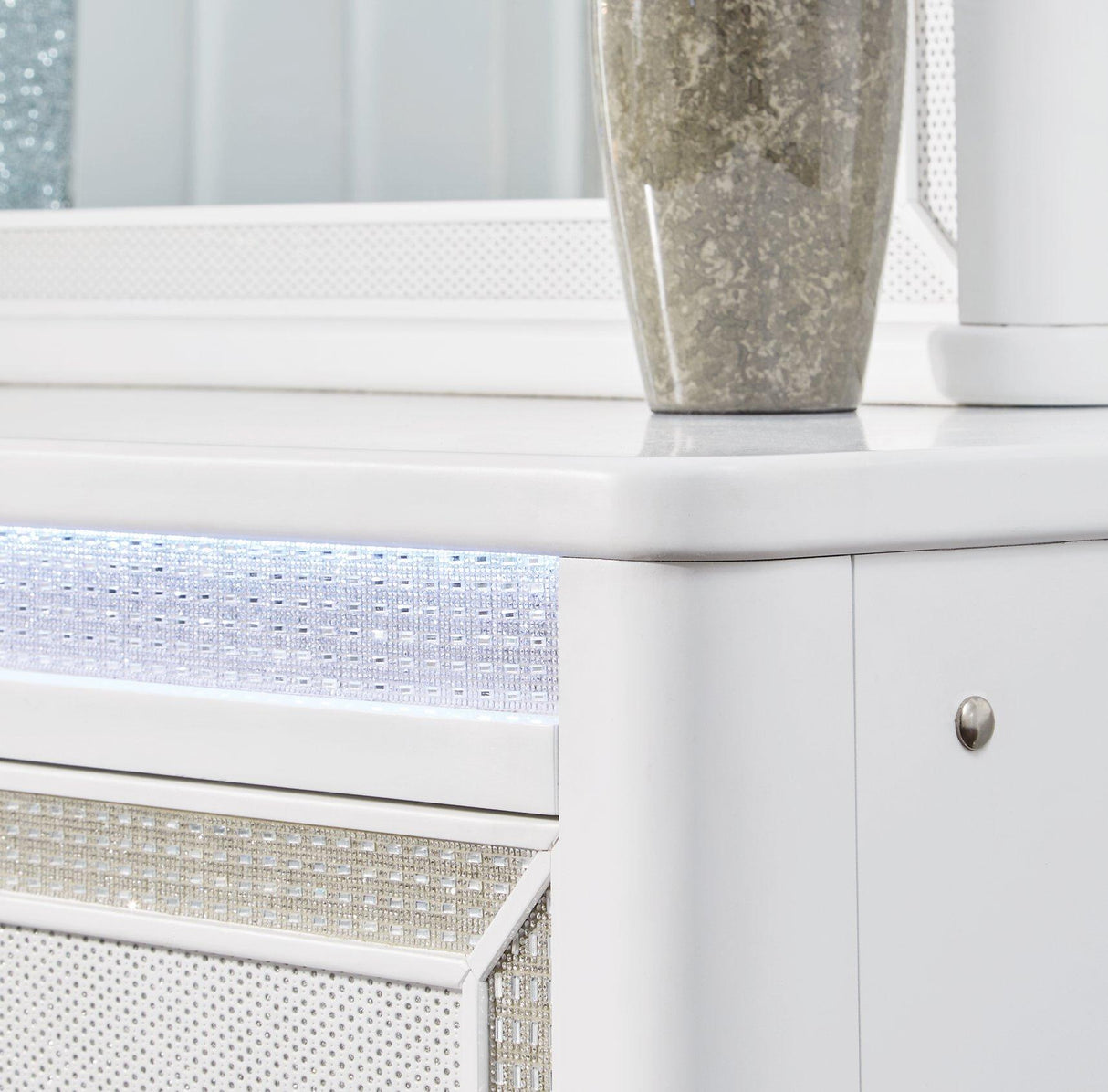 Chalanna Dresser - Furniture World