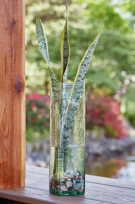 Taylow Vase - Furniture World