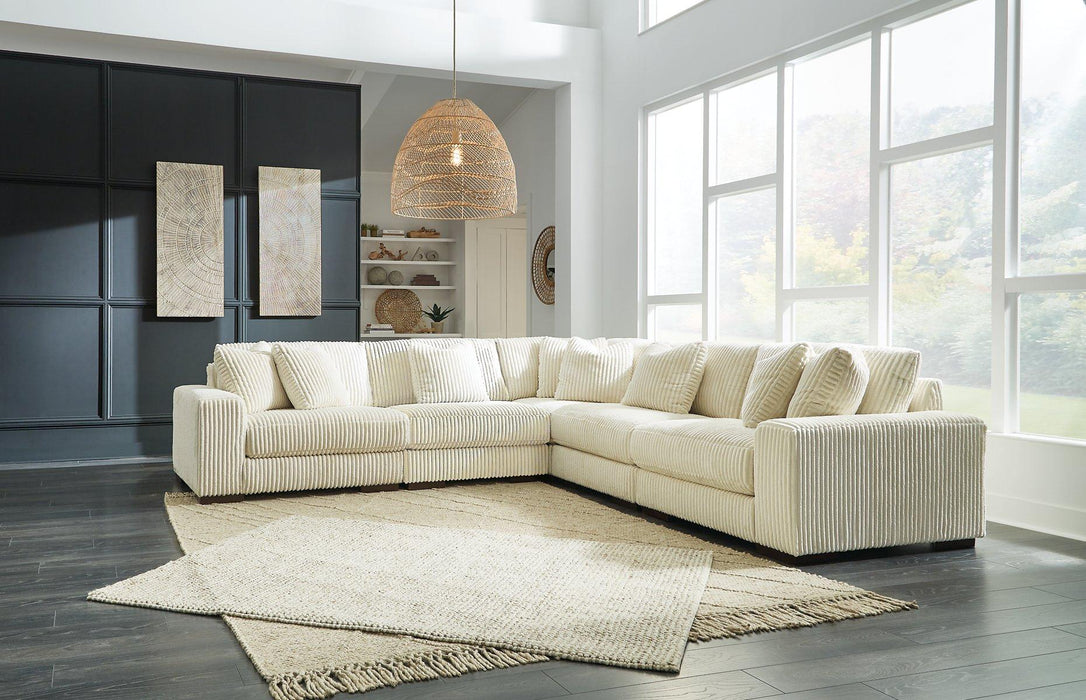 Lindyn Sectional - Furniture World