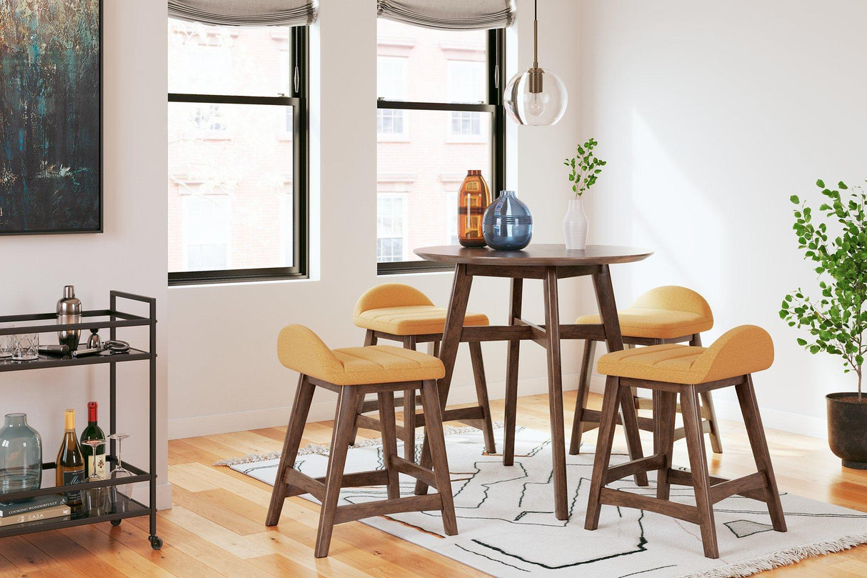 Lyncott Dining Room Set - Furniture World