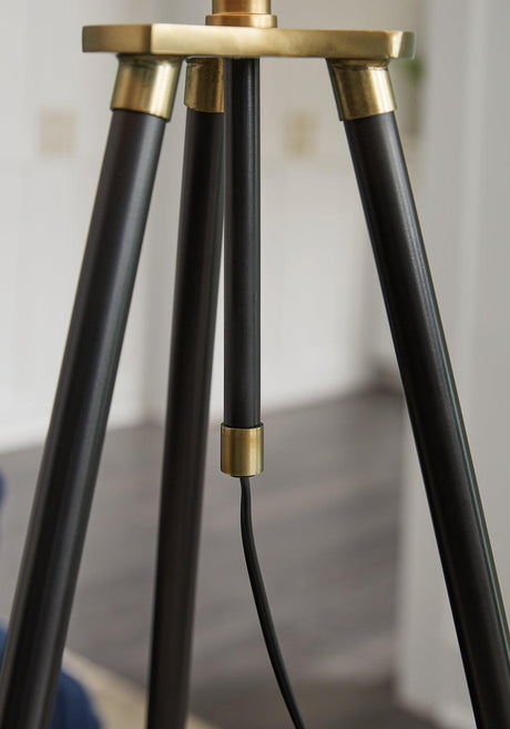 Cashner Floor Lamp - Furniture World