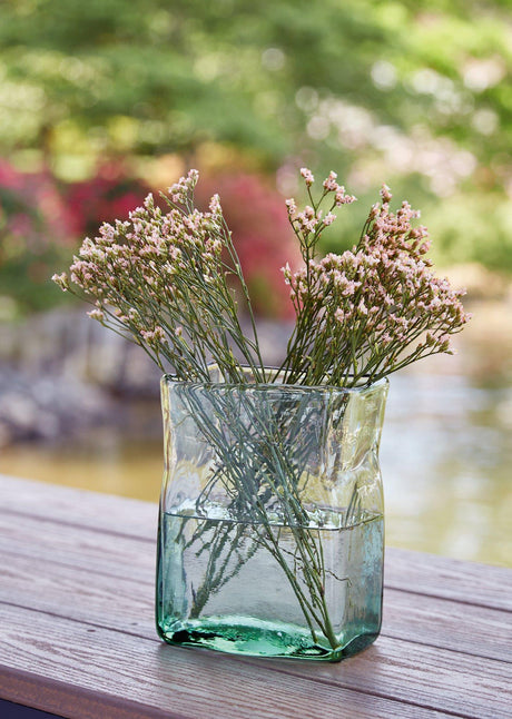 Taylow Vase - Furniture World