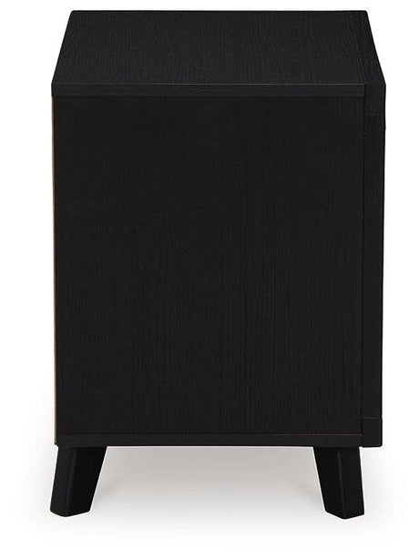Danziar Bedroom Set - Furniture World