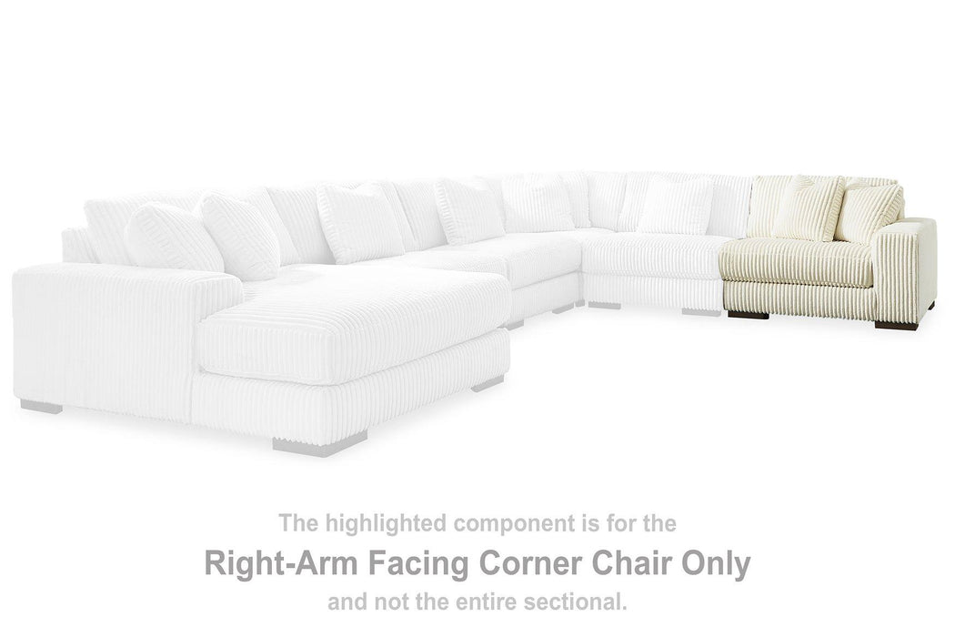 Lindyn Sectional - Furniture World