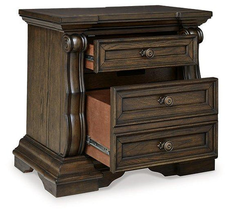 Maylee Bedroom Set - Furniture World