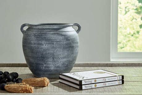 Meadie Vase - Furniture World