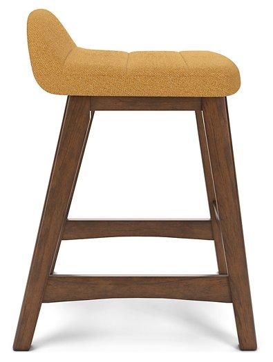 Lyncott Dining Room Set - Furniture World