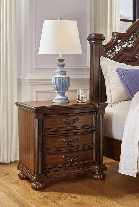 Lavinton Bedroom Set - Furniture World