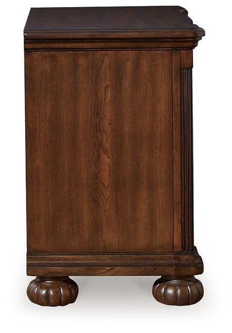 Lavinton Bedroom Set - Furniture World