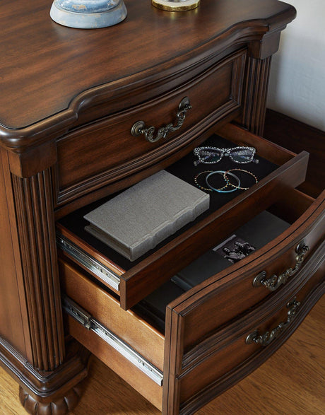 Lavinton Bedroom Set - Furniture World