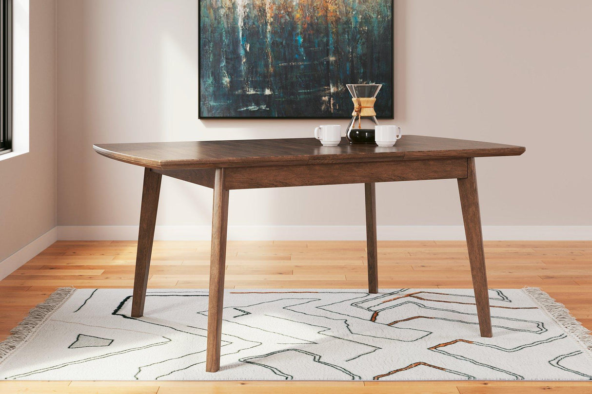 Lyncott Dining Room Set - Furniture World