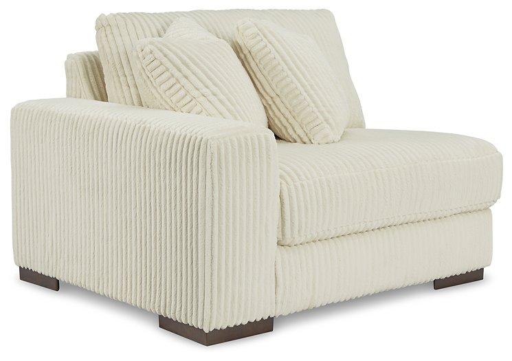 Lindyn Sectional - Furniture World