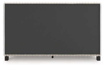 Zuraleus Bed - Furniture World