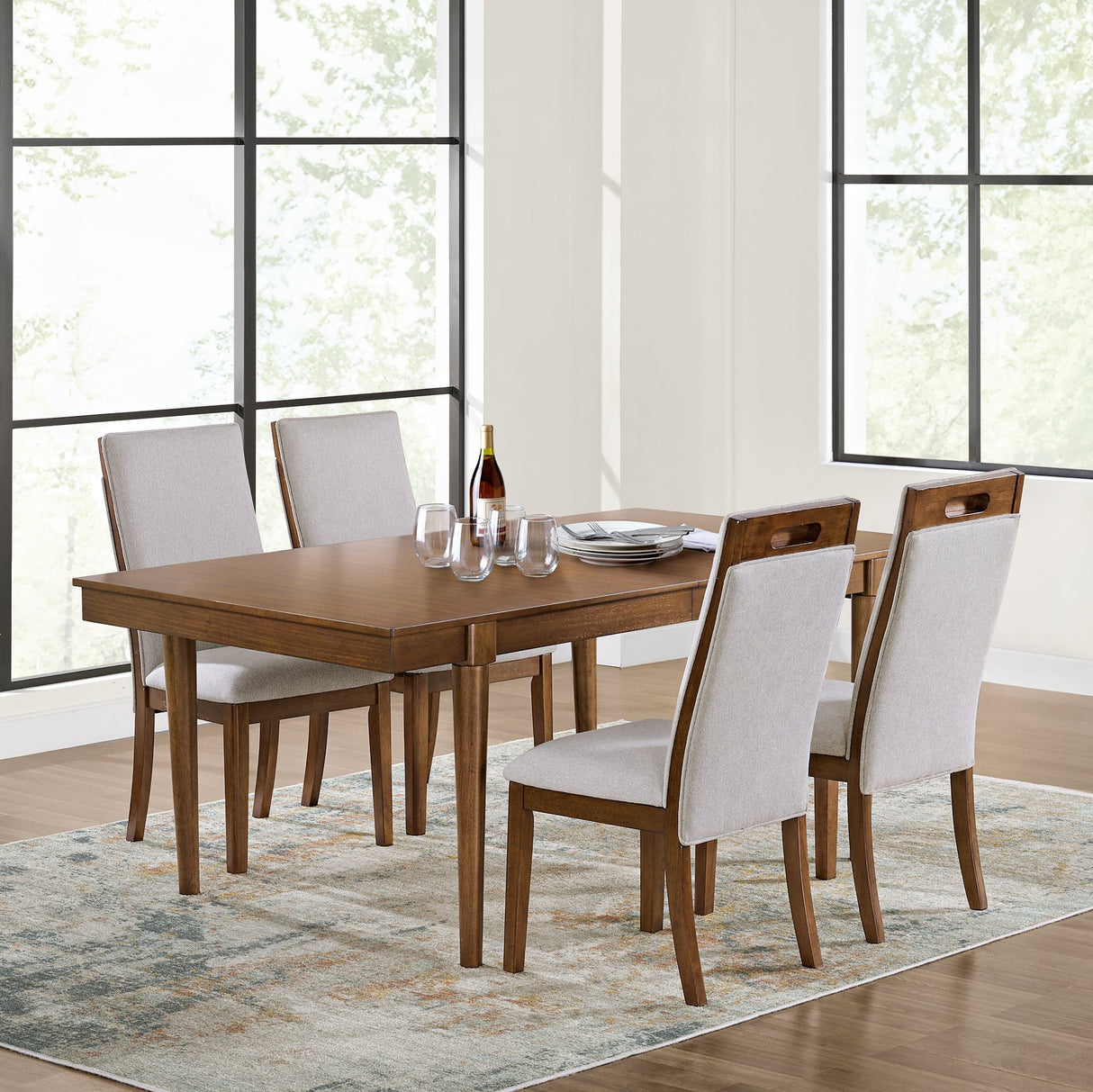 Lyncott Dining Room Set - Furniture World