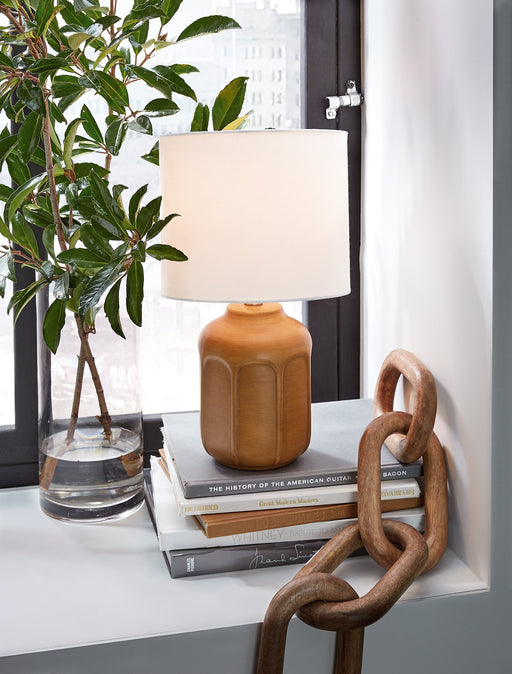 Gierburg Table Lamp - Furniture World