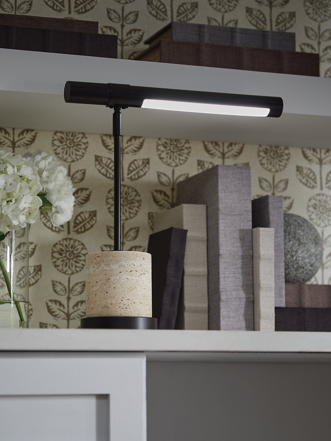 Vinmour Desk Lamp - Furniture World