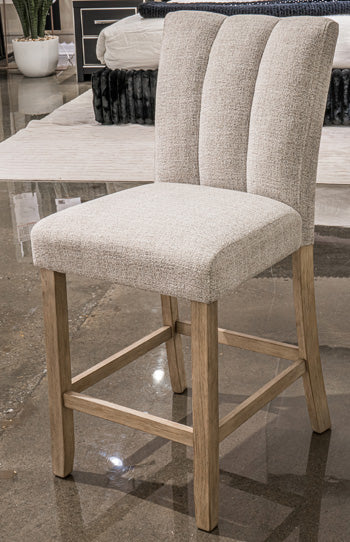 Larawyn Counter Height Barstool - Furniture World