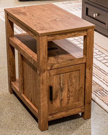 Fendenmore Chairside End Table - Furniture World