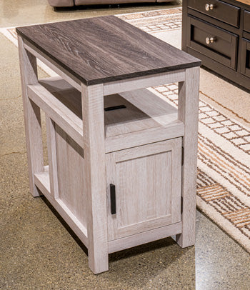 Fendenmore Chairside End Table - Furniture World