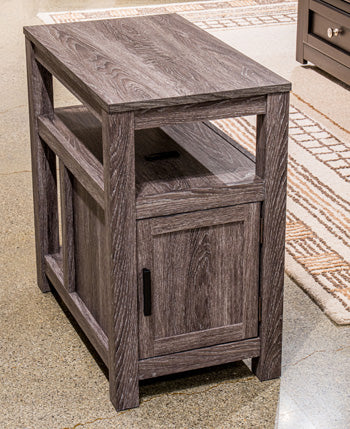 Fendenmore Chairside End Table - Furniture World