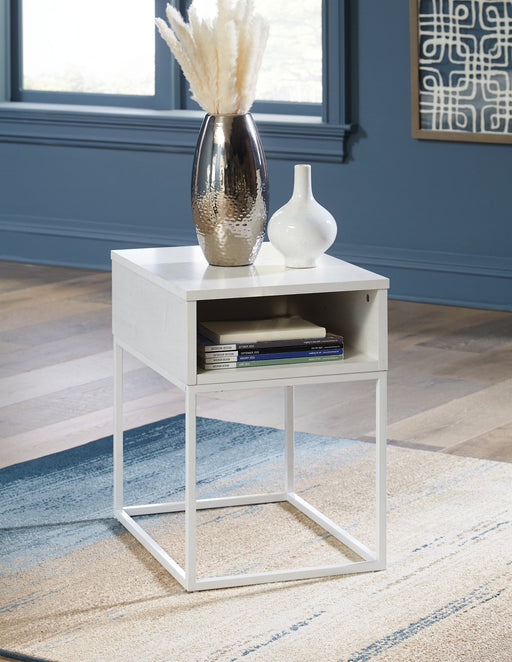 Deznee End Table - Furniture World