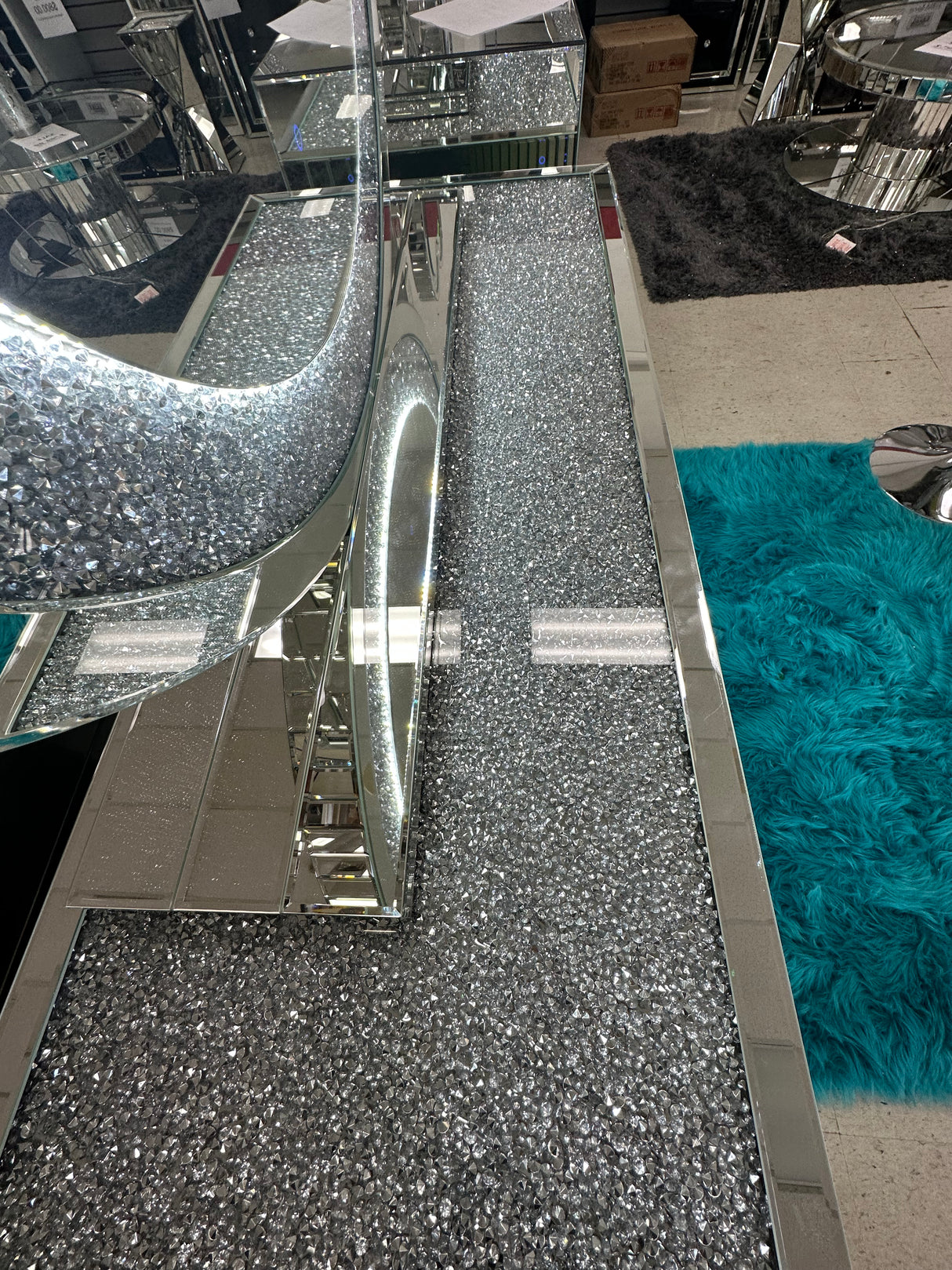 Mirrored Diamond Crush Vanity - Furniture World